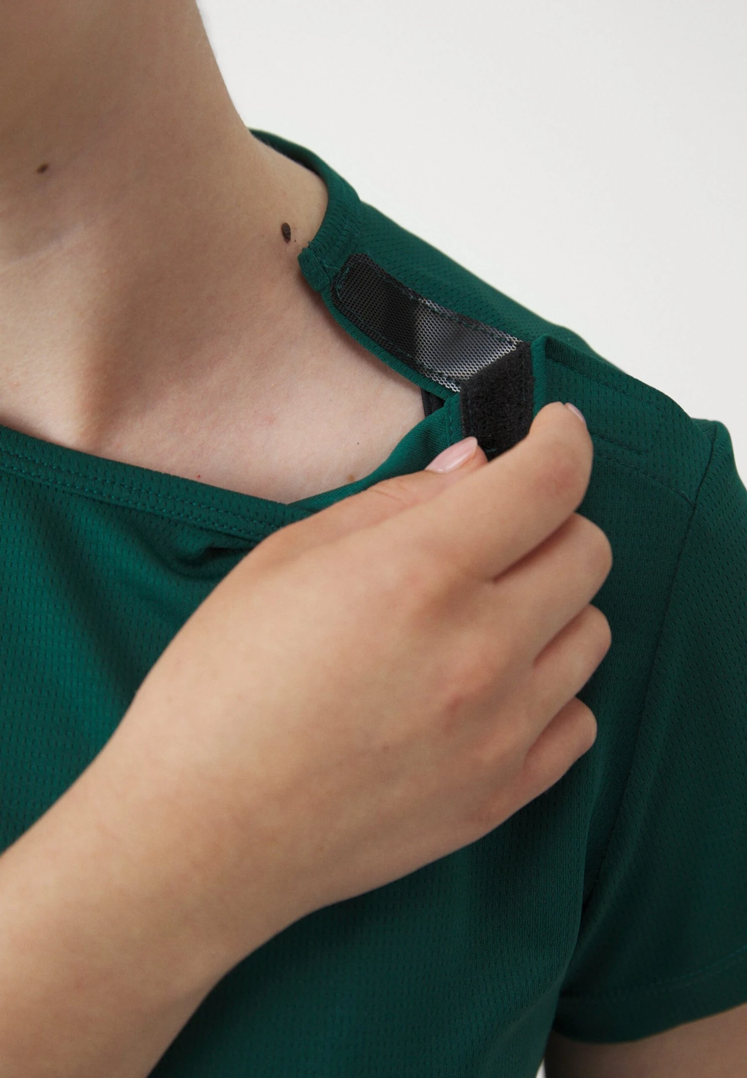 ADAPTIVE SPORTS T-SHIRT WITH OPENING - Sport T-shirt - Dark Green 3 ADAPTIVE SPORTS T-SHIRT WITH OPENING - Sport T-shirt - Dark Green