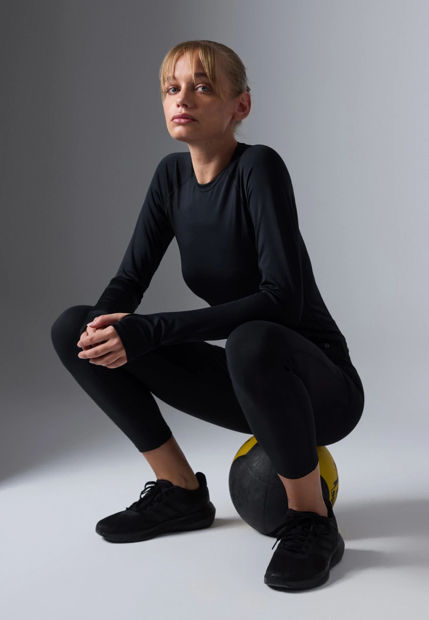 QUICK DRY HIGH NECK LONG SLEEVE TOP WITH THUMB HOLES - Longsleeve - Black 4 QUICK DRY HIGH NECK LONG SLEEVE TOP WITH THUMB HOLES - Longsleeve - Black - Afbeelding 2