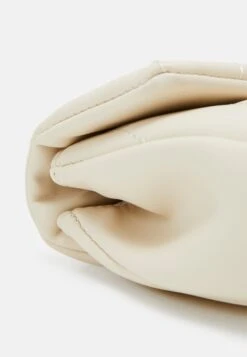 Even&Odd Clutch - Offwhite 10 Even&Odd Clutch - Offwhite -Even&Odd 31f8a620c1ab4a9bbbb0a6ae490e0d3e