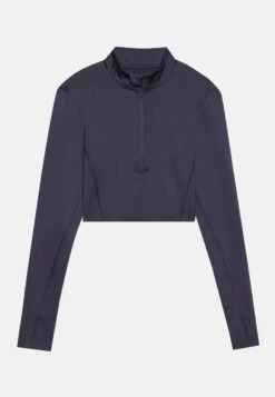 CROPPED HIGH NECK LONG SLEEVE TOP WITH 1/2 ZIP &THUMB HOLES - Longsleeve - Black 20 CROPPED HIGH NECK LONG SLEEVE TOP WITH 1/2 ZIP &THUMB HOLES - Longsleeve - Black -Even&Odd 33d05d43d5a94d6bbd660023014d2311