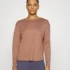 Loose Long Sleeves - Longsleeve - Light Brown