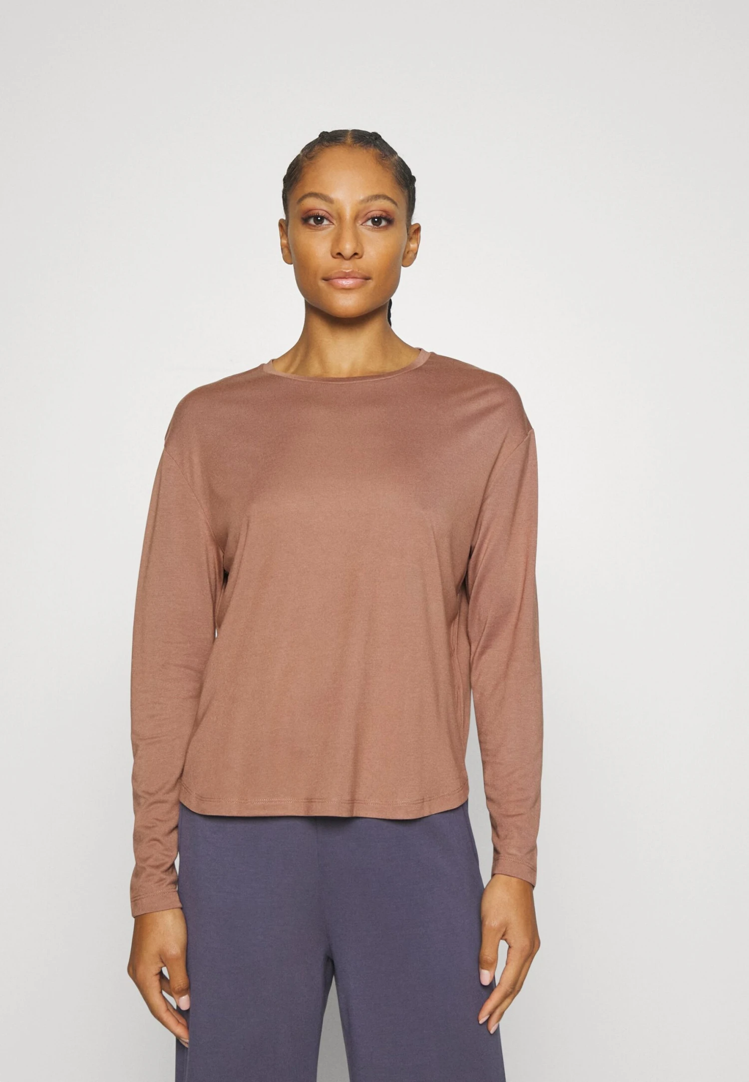 Loose Long Sleeves - Longsleeve - Light Brown 3 Loose Long Sleeves - Longsleeve - Light Brown