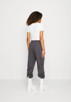 Even&Odd 3 Pack - T-Shirt Basic - White/Black/Olive 12 Even&Odd 3 Pack - T-Shirt Basic - White/Black/Olive -Even&Odd 44188ebc6386424292ef7919e3e04579