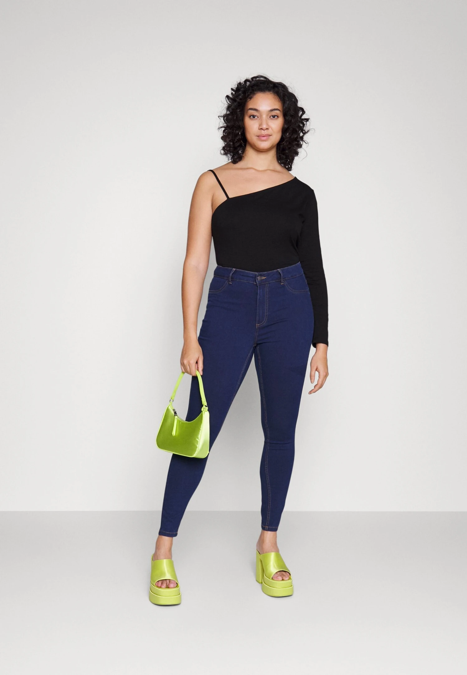 Asymmetrical - Longsleeve - Black 4 Asymmetrical - Longsleeve - Black - Afbeelding 2