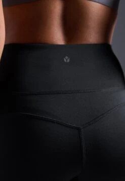 ESSENTIAL QUICK DRY CAPRI HIGH RISE LEGGINGS - Tights - Black 15 ESSENTIAL QUICK DRY CAPRI HIGH RISE LEGGINGS - Tights - Black -Even&Odd 52ab64364ea5473a9c49f52ce600db11