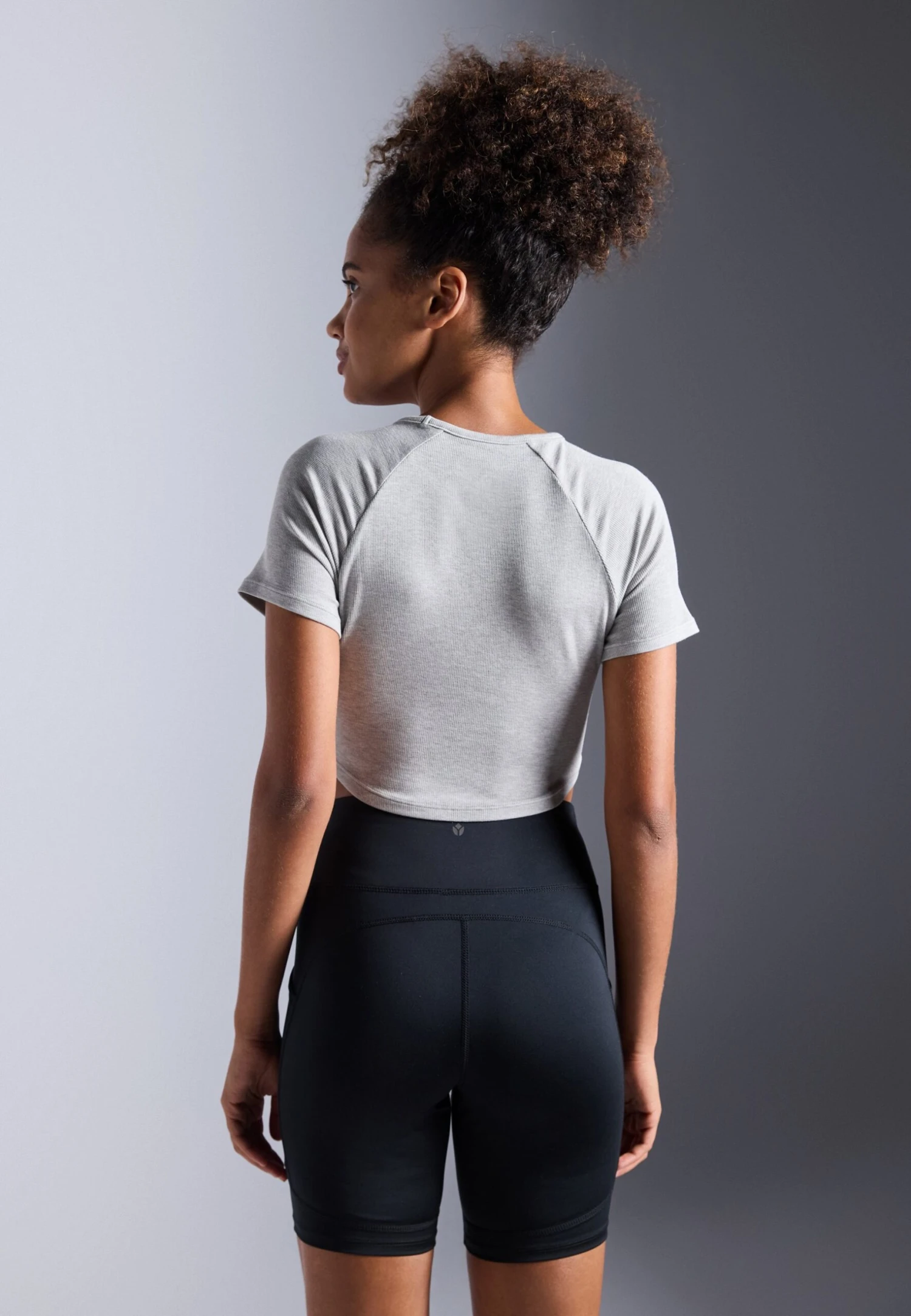 ESSENTIAL CROPPED FINE RIB T SHIRT - T-shirt Basic - Light Grey 5 ESSENTIAL CROPPED FINE RIB T SHIRT - T-shirt Basic - Light Grey - Afbeelding 3