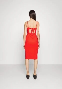 Even&Odd Eo-Ss23-C144-Sj / Strappy V Neck Knot Front Waist Midi Dress / 302 - Red - Jurk - Red 13 Even&Odd Eo-Ss23-C144-Sj / Strappy V Neck Knot Front Waist Midi Dress / 302 - Red - Jurk - Red -Even&Odd 5dfd27ad6056474f8b8c1440cc16c396