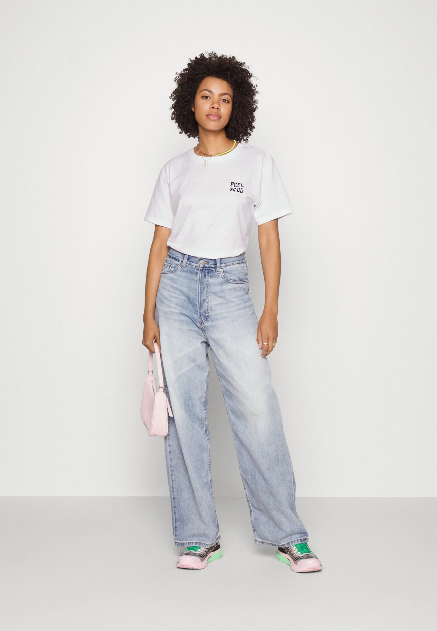 Even&Odd Clare Feel Good Chest Artwork- T-Shirt Print - White 4 Even&Odd Clare Feel Good Chest Artwork- T-Shirt Print - White - Afbeelding 2