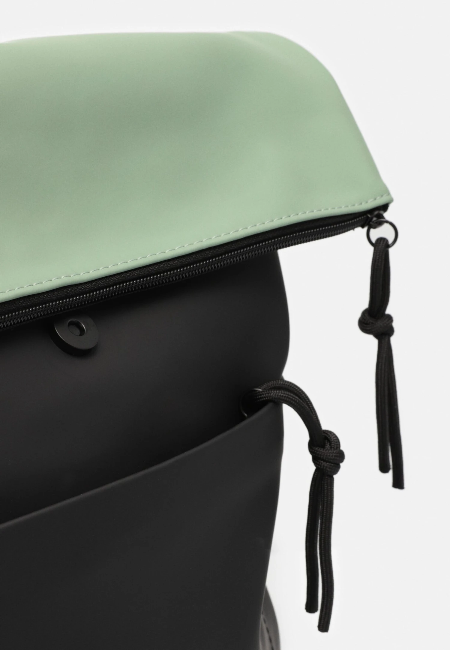 Even&Odd Rugzak - 802 - Black_602 - Green 6 Even&Odd Rugzak - 802 - Black_602 - Green - Afbeelding 4