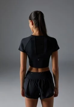 CROPPED SPORTS T SHIRT - T-shirt Basic - Black 10 CROPPED SPORTS T SHIRT - T-shirt Basic - Black -Even&Odd 8138695d72164247837edb3524aa6654