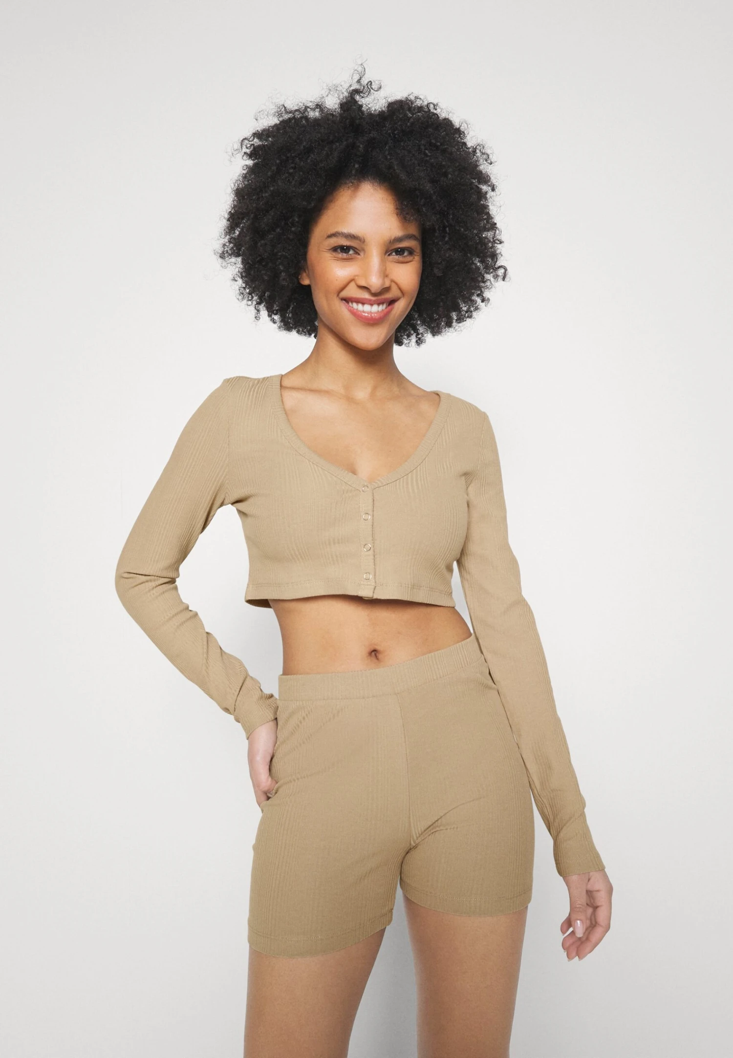 Shorts - Beige 3 Shorts - Beige