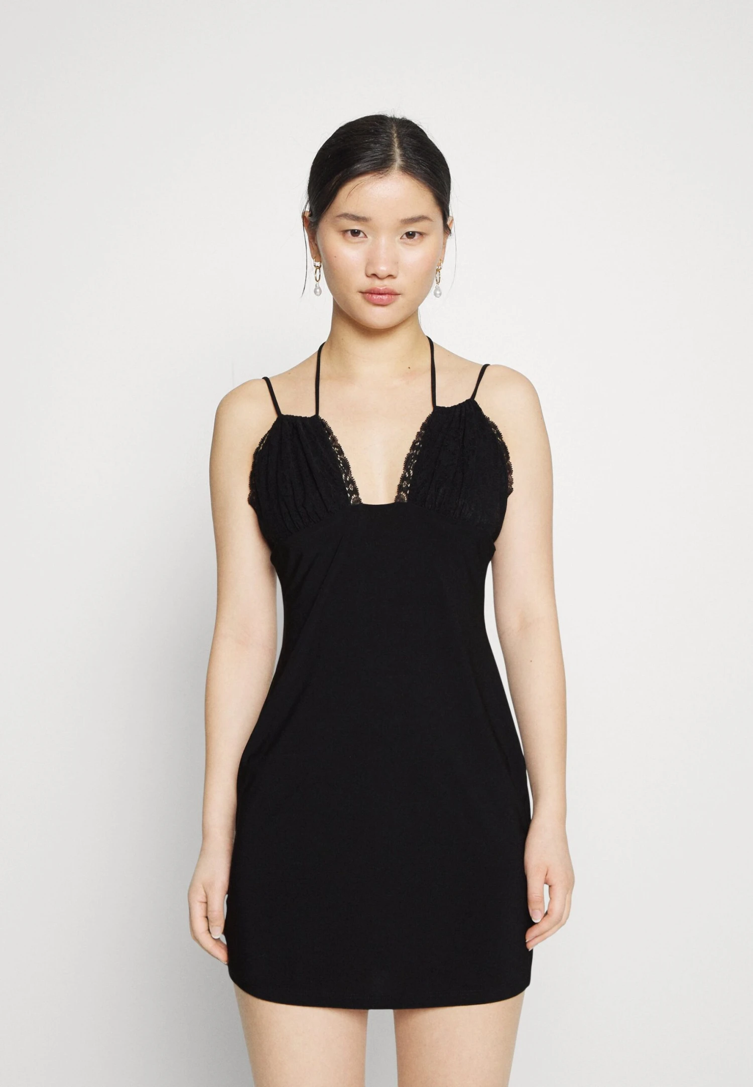 Strappy Lace Insert Open Neckline Mini Bodycon Dress - Cocktailjurk - Black 3 Strappy Lace Insert Open Neckline Mini Bodycon Dress - Cocktailjurk - Black