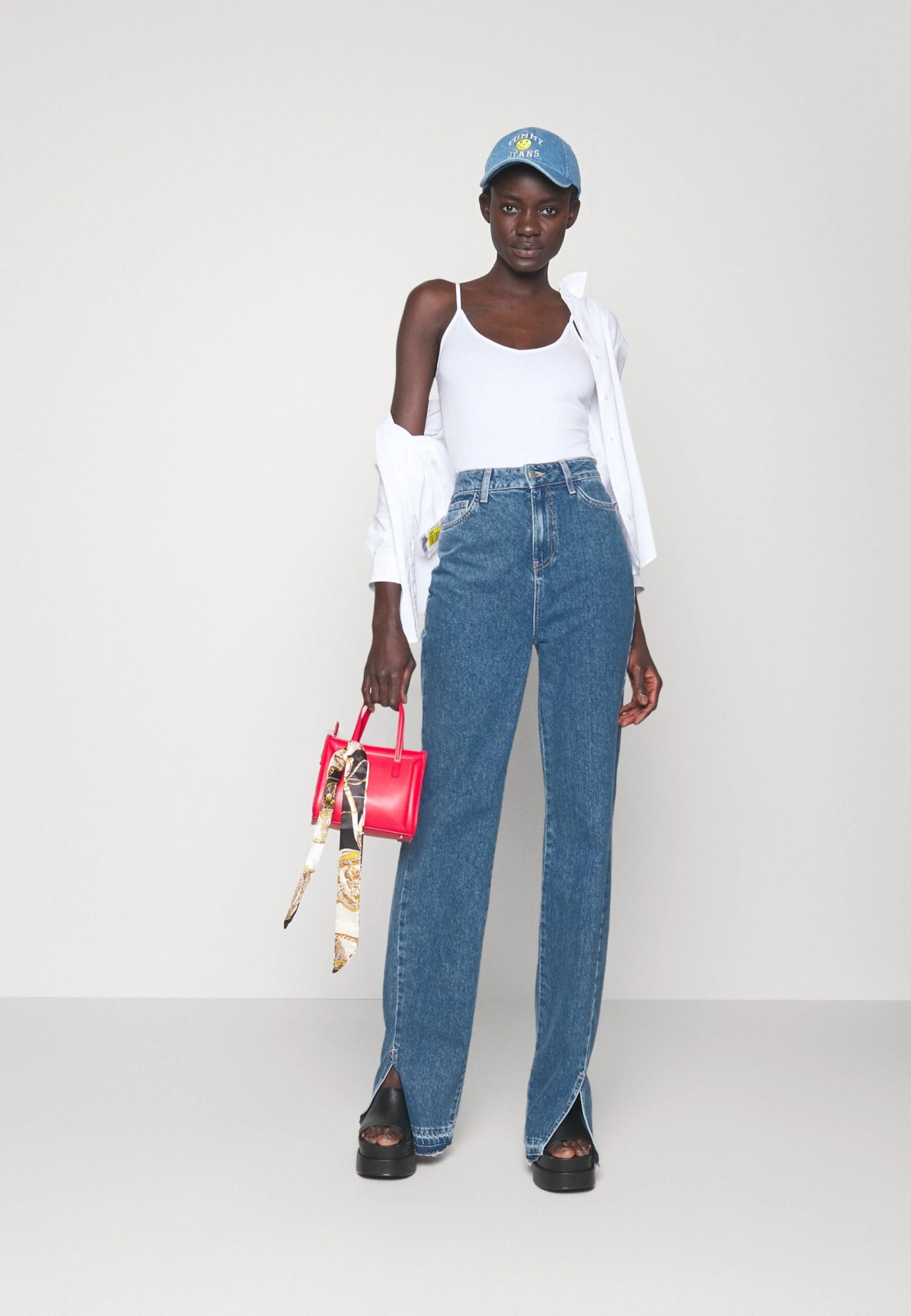 Straight Leg Jeans - Light Blue Denim 4 Straight Leg Jeans - Light Blue Denim - Afbeelding 2