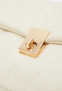 Even&Odd Clutch - Offwhite 11 Even&Odd Clutch - Offwhite -Even&Odd 8f5df142527d45a1ab798c224e99b618