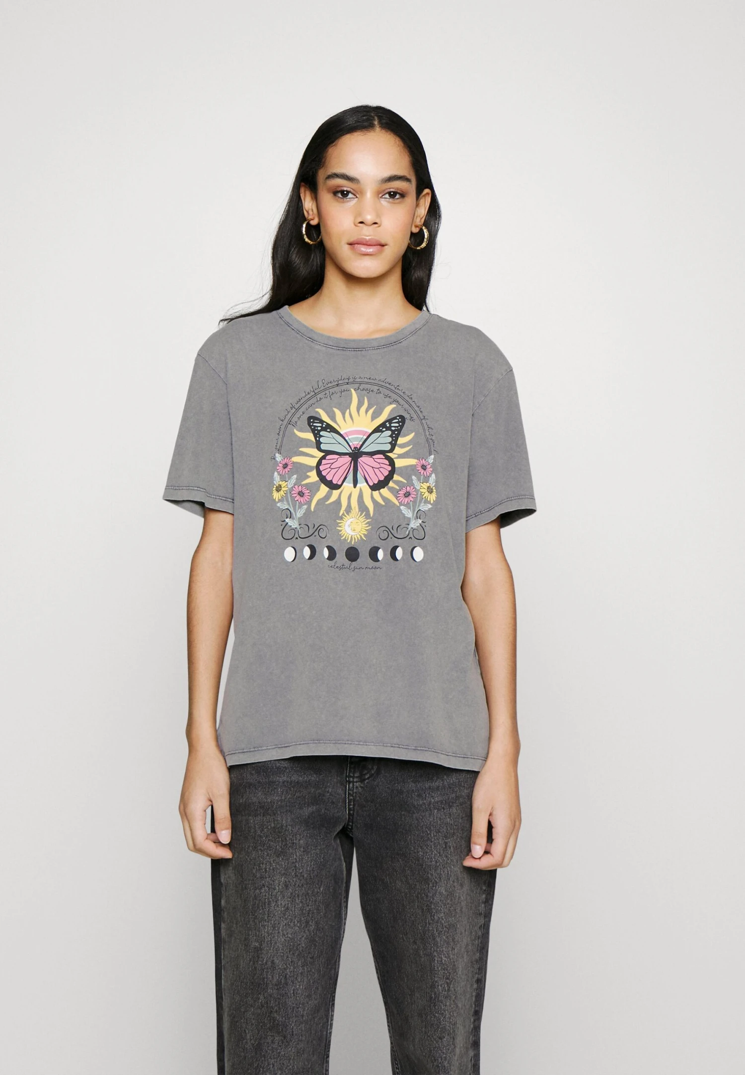 Even&Odd Clare Colorful Mystical Anthracite - T-Shirt Print - Anthracite 3 Even&Odd Clare Colorful Mystical Anthracite - T-Shirt Print - Anthracite