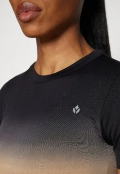 SEAMLESS PRINTED T-SHIRT - T-shirt Print - Light Brown/black 13 SEAMLESS PRINTED T-SHIRT - T-shirt Print - Light Brown/black -Even&Odd 978811a8f0b04aa6b0dfcd38afc78d2d