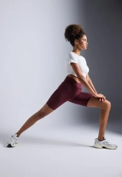 HIGH RISE CYCLING SHORTS OVERLAP V WAISTBAND - Tights - Bordeaux 9 HIGH RISE CYCLING SHORTS OVERLAP V WAISTBAND - Tights - Bordeaux -Even&Odd 9e5a7803f4f8400e9525369fd040610f