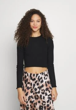 Cropped Long Sleeve With Lettuce - Longsleeve - Black