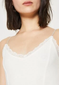 Even&Odd Top - Off-White 13 Even&Odd Top - Off-White -Even&Odd a5642327a0cc44669fff976939464109