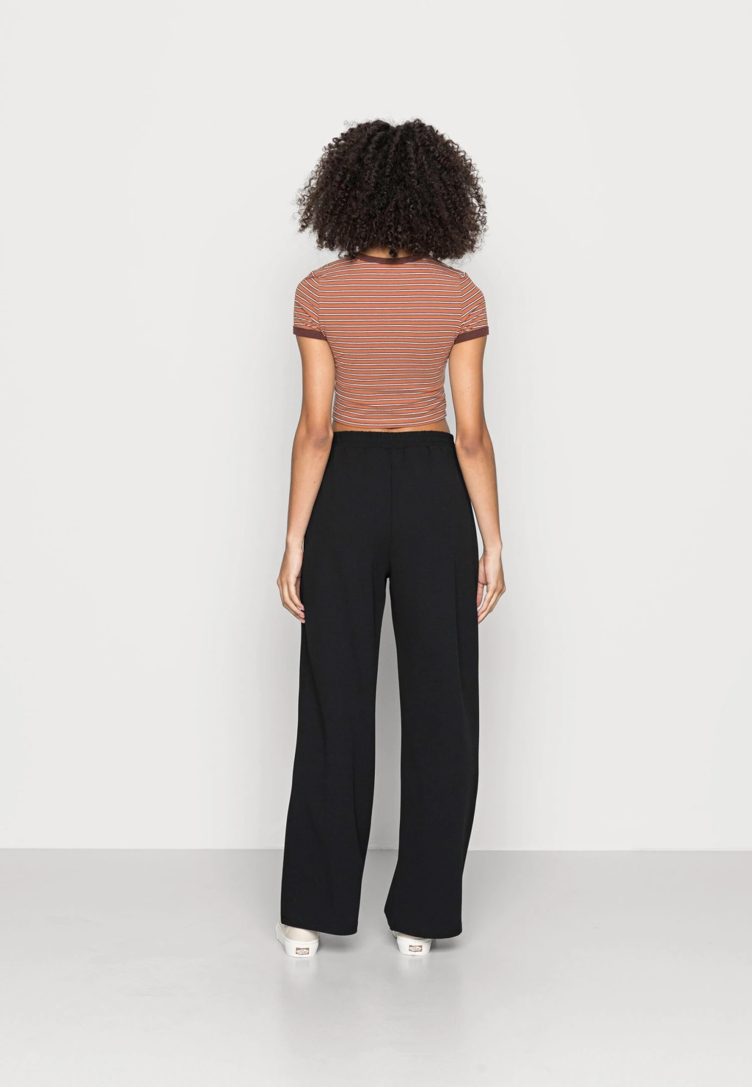 Even&Odd Belt Detail Wide Leg Pants - Broek - Black 5 Even&Odd Belt Detail Wide Leg Pants - Broek - Black - Afbeelding 3