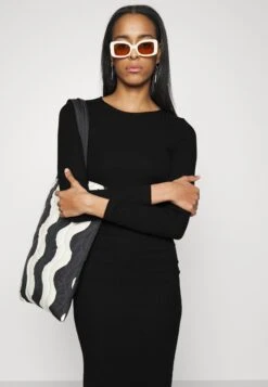 Column Maxi Dress- Maxi-Jurk - Black -Even&Odd b6114e0c98fb4ff099cad26146603379