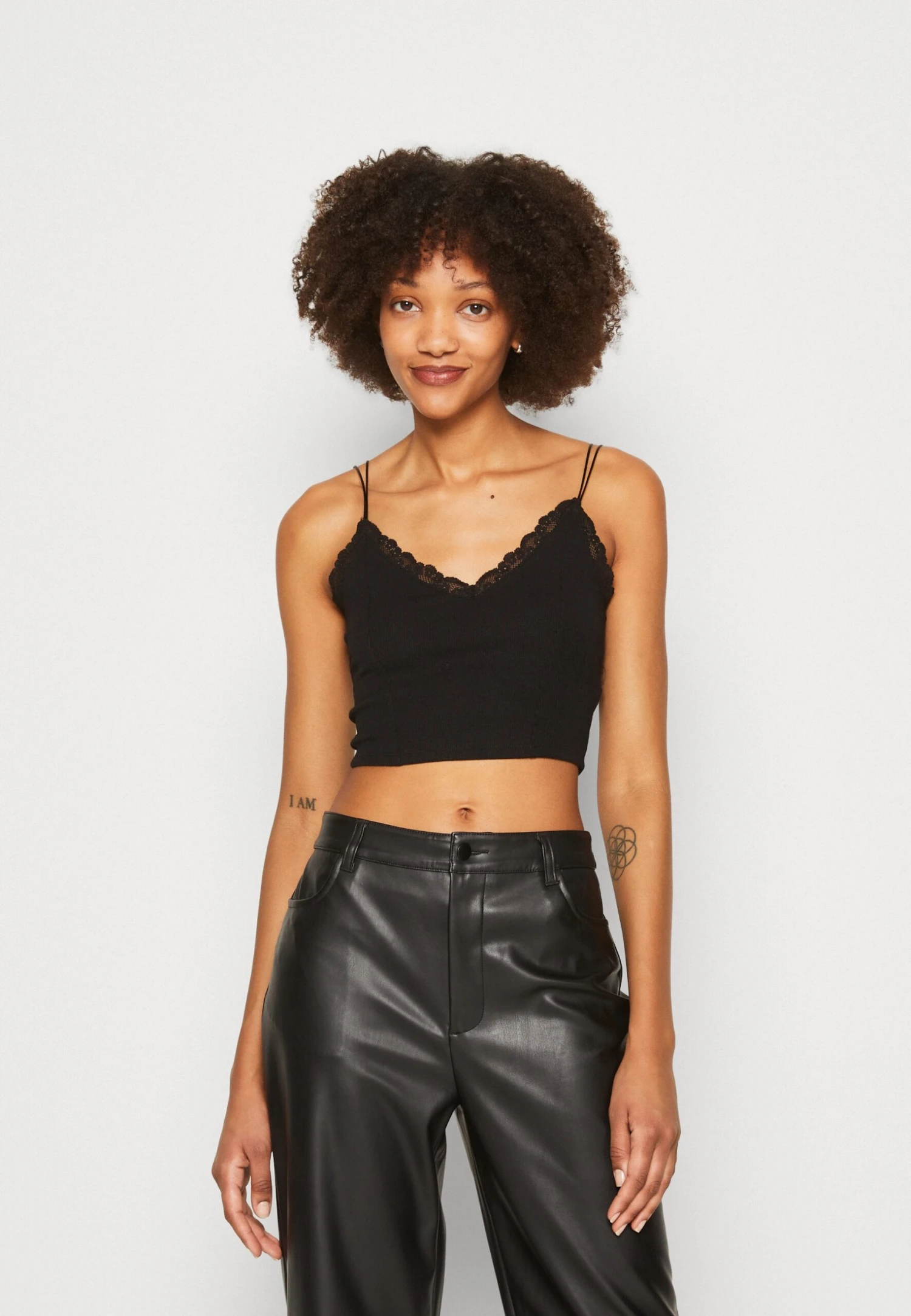 Even&Odd Top -Black 3 Even&Odd Top -Black