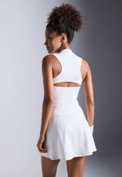 SLEEVELESS TENNIS TOP WITH 1/2 ZIP & BACK CUT OUT - Top - White -Even&Odd c69bf4dcb4074c15976790c0e43962db