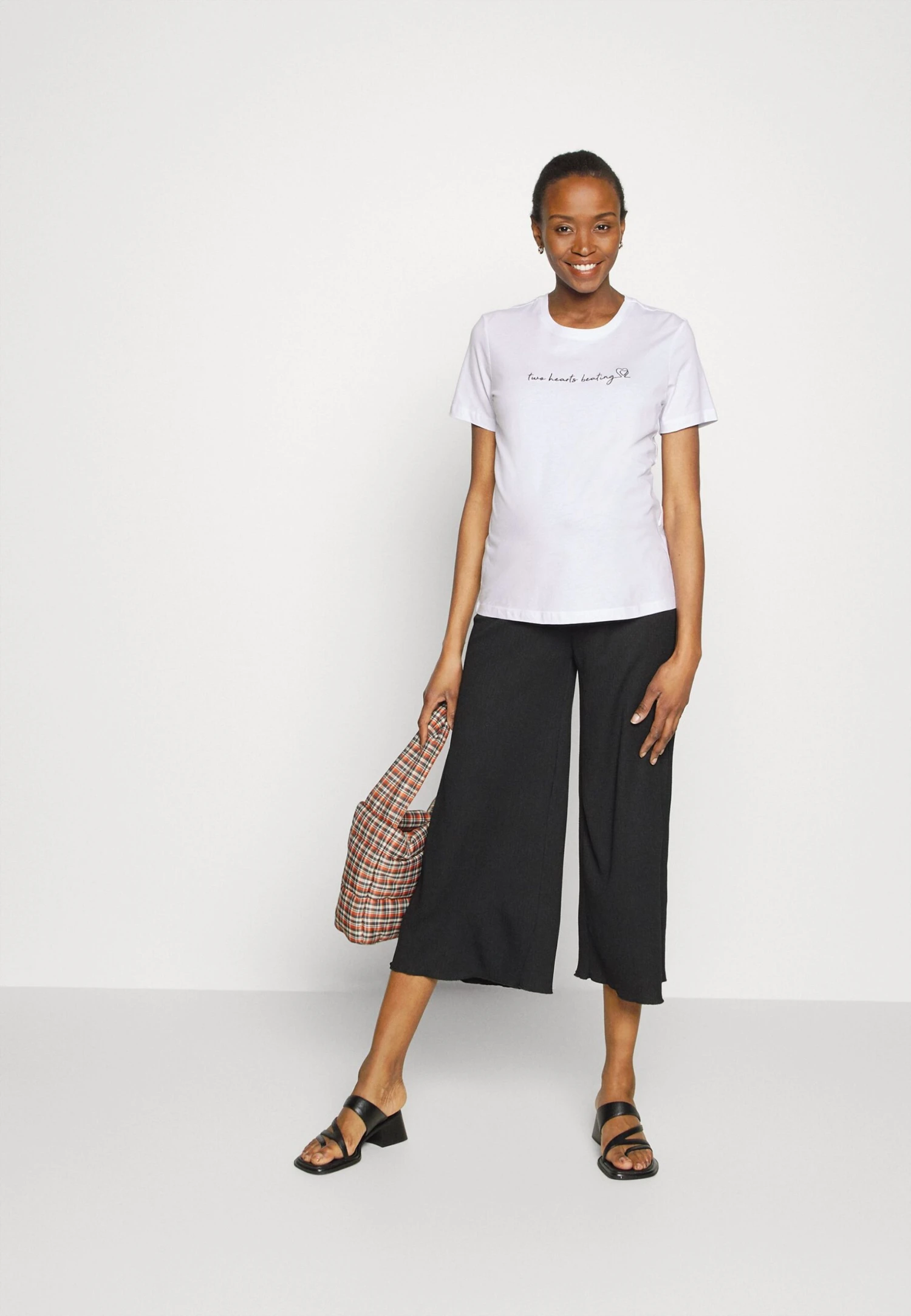 Hattie Two Hearts Beating- T-Shirt Print -White 4 Hattie Two Hearts Beating- T-Shirt Print -White - Afbeelding 2