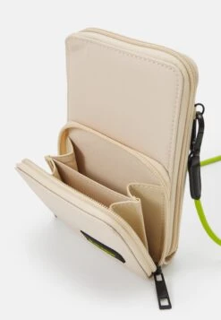 Even&Odd Telefoonhoesje -Beige -Even&Odd d787616da88f4b969dfa363a482a4c0d