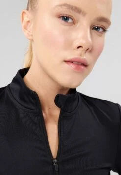 CROPPED HIGH NECK LONG SLEEVE TOP WITH 1/2 ZIP &THUMB HOLES - Longsleeve - Black 16 CROPPED HIGH NECK LONG SLEEVE TOP WITH 1/2 ZIP &THUMB HOLES - Longsleeve - Black -Even&Odd e572a6ad838c47bc8a2eda9295f96e88